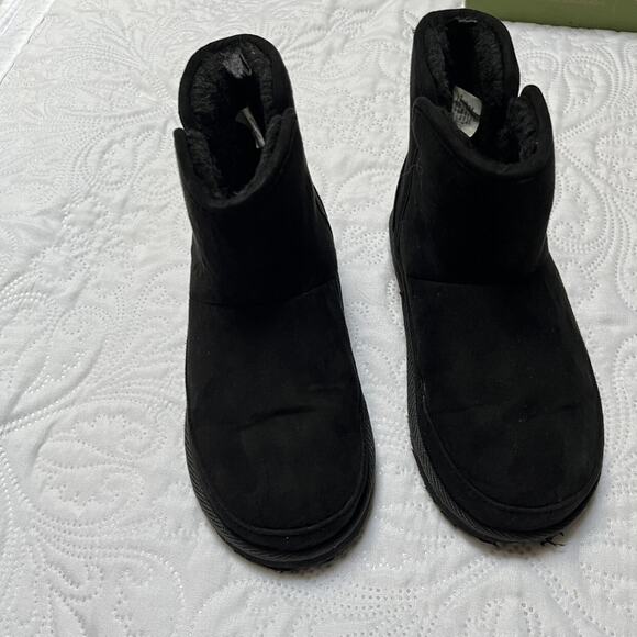 Old Navy Fuzzy Booties Size 12 - Picture 6 of 10